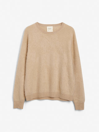 Women’s Brushed Crewneck Sweater in Camel, crafted from brushed 12-gauge cashmere with a regular fit and classic neckline