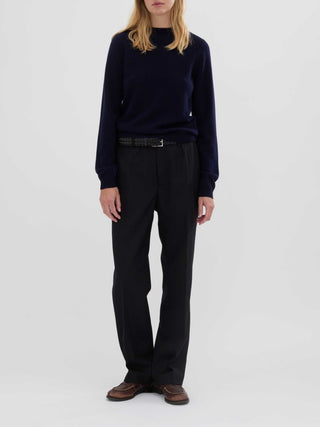 Navy blue women's fitted roundneck sweater in 12-gauge 100% Grade A Inner Mongolian cashmere, featuring a slim fit and snug round neckline