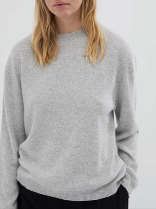Women’s Oversized Roundneck in Ash Grey – 100% Grade A Inner Mongolian cashmere, 10-gauge knit, relaxed boxy fit with flattering round neckline