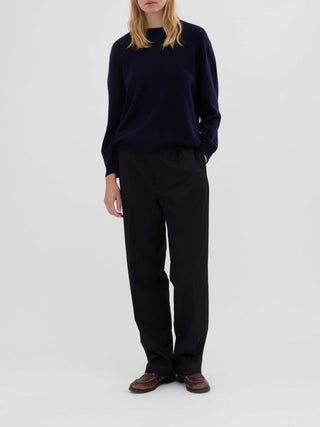 Women’s Oversized Roundneck sweater in Navy Blue – 100% Grade A Inner Mongolian cashmere, 10-gauge knit, relaxed boxy fit with flattering round neckline