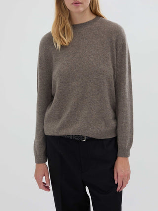 Women’s Oversized Roundneck sweater in Truffle – 100% Grade A Inner Mongolian cashmere, 10-gauge knit, relaxed boxy fit with flattering round neckline