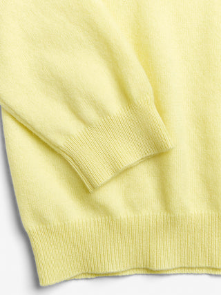 Soft yellow classic roundneck sweater in 100% Grade A cashmere, featuring a regular fit, round neckline, and slightly dropped shoulders