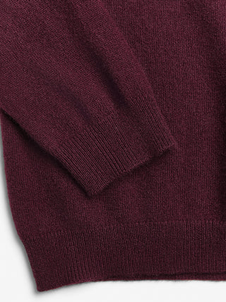 Bordeaux fitted V-neck cashmere sweater with a 90s-inspired silhouette, clean neckline, and flattering slim fit in 100% Grade A cashmere