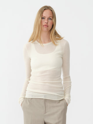 Air Longsleeve in White,  crafted from lightweight 12-gauge cashmere with a clean neckline and contoured silhouette