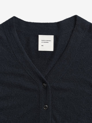 Women’s Air V-Cardigan in Black, crafted from lightweight 12-gauge cashmere with a fitted silhouette and V-neckline