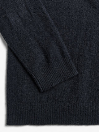 Women’s Air V-Cardigan in Black, crafted from lightweight 12-gauge cashmere with a fitted silhouette and V-neckline