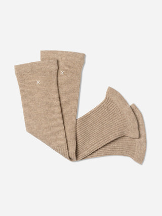 Women’s cashmere arm warmers in Sand, soft ribbed knit for a cozy and minimalist look