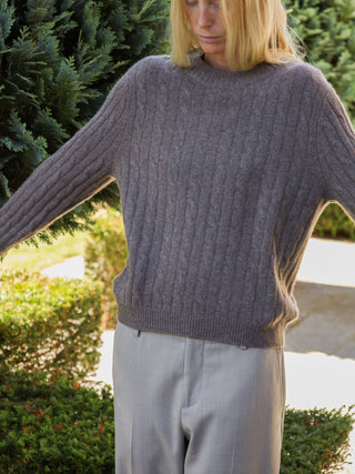 Truffle cable knit jumper with a regular fit, crafted from 100% Grade A Inner Mongolian cashmere
