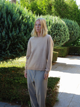 Women’s Brushed Crewneck in Camel – soft brushed cashmere sweater with round neckline and ribbed details