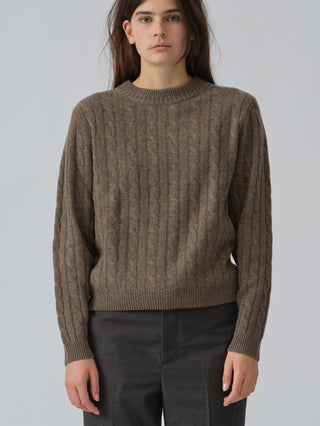 Truffle cable knit jumper with a regular fit, crafted from 100% Grade A Inner Mongolian cashmere