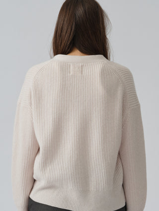 Premium Ribbed Cardigan in Off-White, knitted in 7-gauge cashmere with chunky rib detailing and a relaxed fit