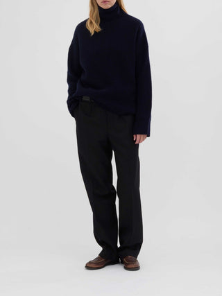 Navy blue premium ribbed turtleneck knitted in 7-gauge 100% Grade A Inner Mongolian cashmere, with a chunky texture, high neck, and relaxed oversized fit