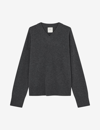 Dark grey oversized V-neck sweater in 7-gauge cashmere with dropped shoulders, crafted from 100% Grade A Inner Mongolian cashmere