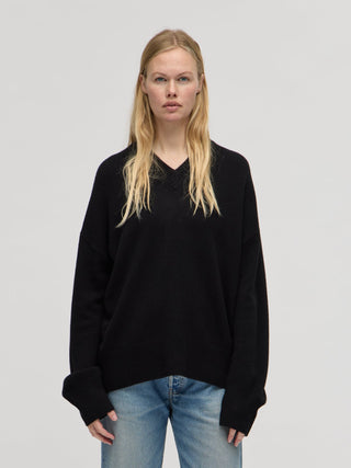 Premium V-Neck - Black