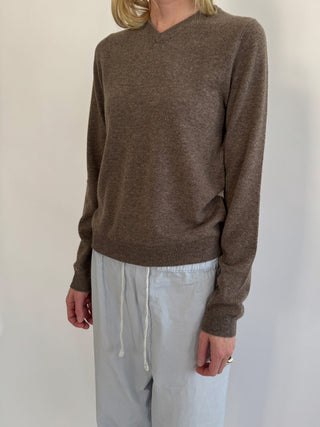 WomensFitted90sVNeck_Truffle