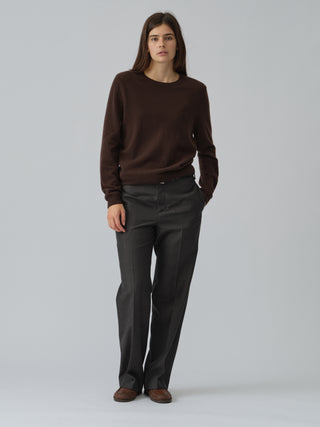 Dark brown classic roundneck sweater in 100% Grade A cashmere, featuring a regular fit, round neckline, and slightly dropped shoulders