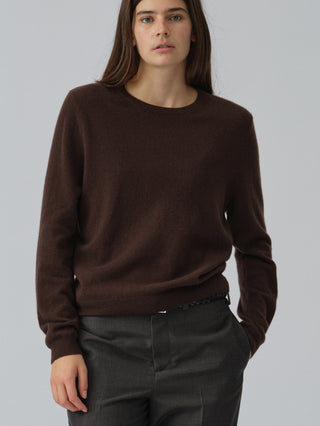 Dark brown classic roundneck sweater in 100% Grade A cashmere, featuring a regular fit, round neckline, and slightly dropped shoulders