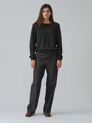 Dark grey classic roundneck sweater in 100% Grade A cashmere, featuring a regular fit, round neckline, and slightly dropped shoulders