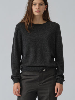 Dark grey classic roundneck sweater in 100% Grade A cashmere, featuring a regular fit, round neckline, and slightly dropped shoulders