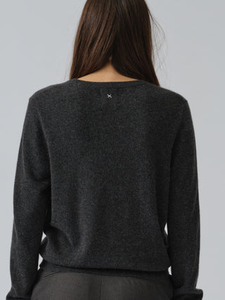 Dark grey classic roundneck sweater in 100% Grade A cashmere, featuring a regular fit, round neckline, and slightly dropped shoulders