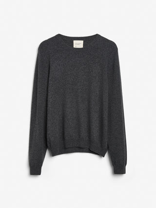 Dark grey classic roundneck sweater in 100% Grade A cashmere, featuring a regular fit, round neckline, and slightly dropped shoulders