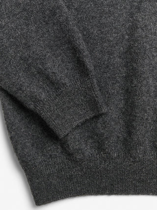 Dark grey classic roundneck sweater in 100% Grade A cashmere, featuring a regular fit, round neckline, and slightly dropped shoulders