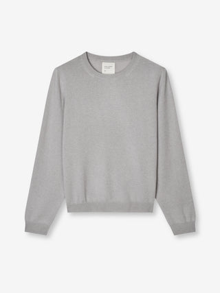 Women’s Classic Roundneck Sweater in Dusty Grey, knitted in 12-gauge cashmere with a regular fit and dropped shoulders