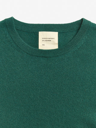 Forest green classic roundneck sweater in 100% Grade A cashmere, featuring a regular fit, round neckline, and slightly dropped shoulders