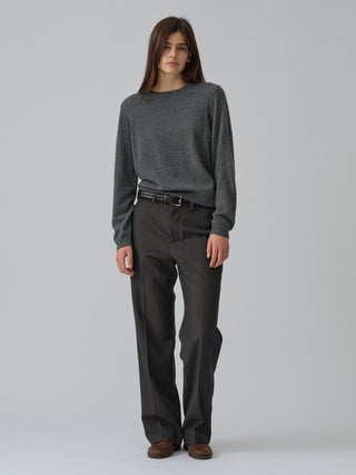 Women’s Classic Roundneck Sweater in Heather Grey, knitted in 12-gauge cashmere with a regular fit and subtle dropped shoulders