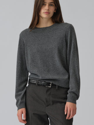 Women’s Classic Roundneck Sweater in Heather Grey, knitted in 12-gauge cashmere with a regular fit and subtle dropped shoulders