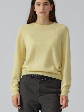 Soft yellow classic roundneck sweater in 100% Grade A cashmere, featuring a regular fit, round neckline, and slightly dropped shoulders