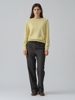Soft yellow classic roundneck sweater in 100% Grade A cashmere, featuring a regular fit, round neckline, and slightly dropped shoulders