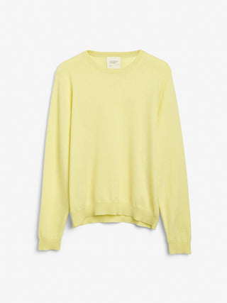 Soft yellow classic roundneck sweater in 100% Grade A cashmere, featuring a regular fit, round neckline, and slightly dropped shoulders