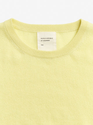 Soft yellow classic roundneck sweater in 100% Grade A cashmere, featuring a regular fit, round neckline, and slightly dropped shoulders