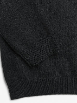 Black fitted V-neck cashmere sweater with a 90s-inspired silhouette, clean neckline, and flattering slim fit in 100% Grade A cashmere