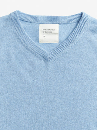 Womens Fitted 90’s V-Neck in Light Blue,  crafted from brushed 12-gauge cashmere with a V-neckline and contoured silhouette