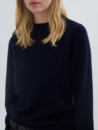 Navy blue women's fitted roundneck sweater in 12-gauge 100% Grade A Inner Mongolian cashmere, featuring a slim fit and snug round neckline