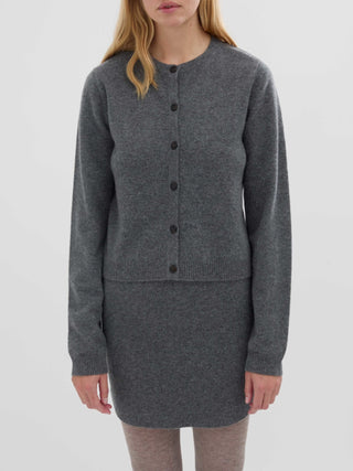 Heather grey women's o-cardigan in 12-gauge 100% Grade A Inner Mongolian cashmere, featuring a fitted silhouette and neat round neckline