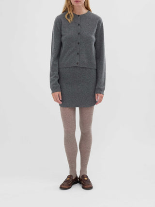 Heather grey women's o-cardigan in 12-gauge 100% Grade A Inner Mongolian cashmere, featuring a fitted silhouette and neat round neckline