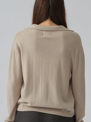 Trench women's oversized collar v-neck sweater in 100% Grade A Inner Mongolian cashmere, 10-gauge knit, with a relaxed boxy fit and open collar