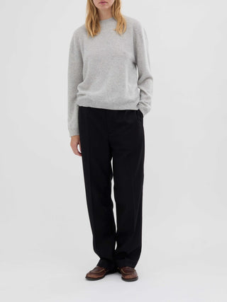 Women’s Oversized Roundneck in Ash Grey – 100% Grade A Inner Mongolian cashmere, 10-gauge knit, relaxed boxy fit with flattering round neckline