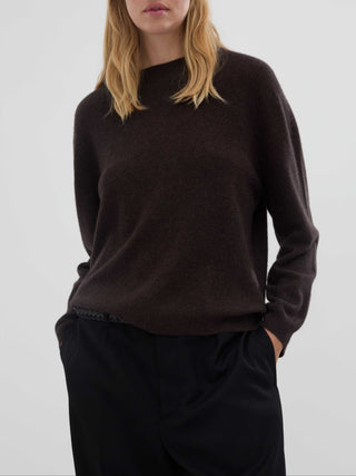 Women’s Oversized Roundneck sweater in Black Truffle – 100% Grade A Inner Mongolian cashmere, 10-gauge knit, relaxed boxy fit with flattering round neckline