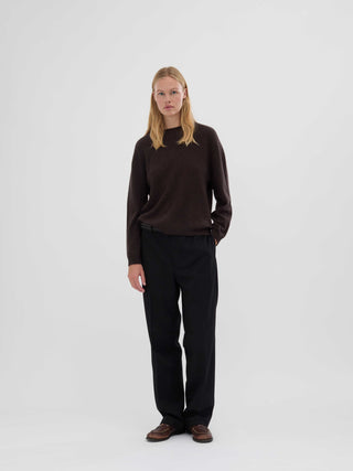Women’s Oversized Roundneck sweater in Black Truffle – 100% Grade A Inner Mongolian cashmere, 10-gauge knit, relaxed boxy fit with flattering round neckline