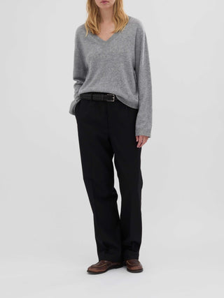 Women’s Oversized V-Neck sweater in Heather Grey Light – 100% Grade A Inner Mongolian cashmere, 10-gauge knit, relaxed boxy fit with flattering v-neckline.