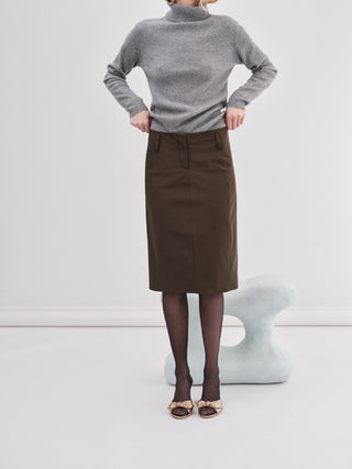 Women's Ribbed Turtleneck in Heather Grey Light, crafted from brushed 12-gauge cashmere with a high neck neckline and contoured silhouette