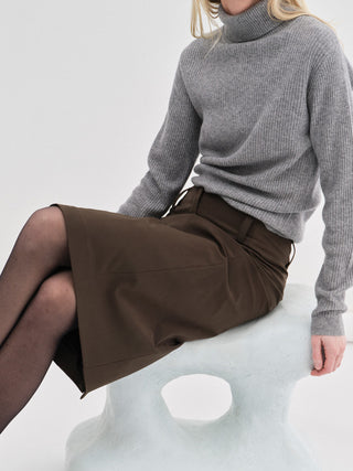 Women's Ribbed Turtleneck in Heather Grey Light, crafted from brushed 12-gauge cashmere with a high neck neckline and contoured silhouette