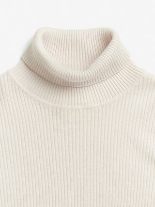 Off-white women's ribbed turtleneck sweater in 100% Grade A Inner Mongolian cashmere, 12-gauge knit, with a slim-fit silhouette and high neck