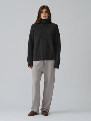 Women’s Straight Sweatpants in Dusty Grey, crafted from 100% Grade A Inner Mongolian cashmere with a relaxed straight fit