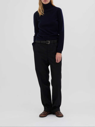 Women’s Turtleneck sweater in Navy Blue – 100% Grade A Inner Mongolian cashmere, 12-gauge knit, slim-fit silhouette with snug turtleneck