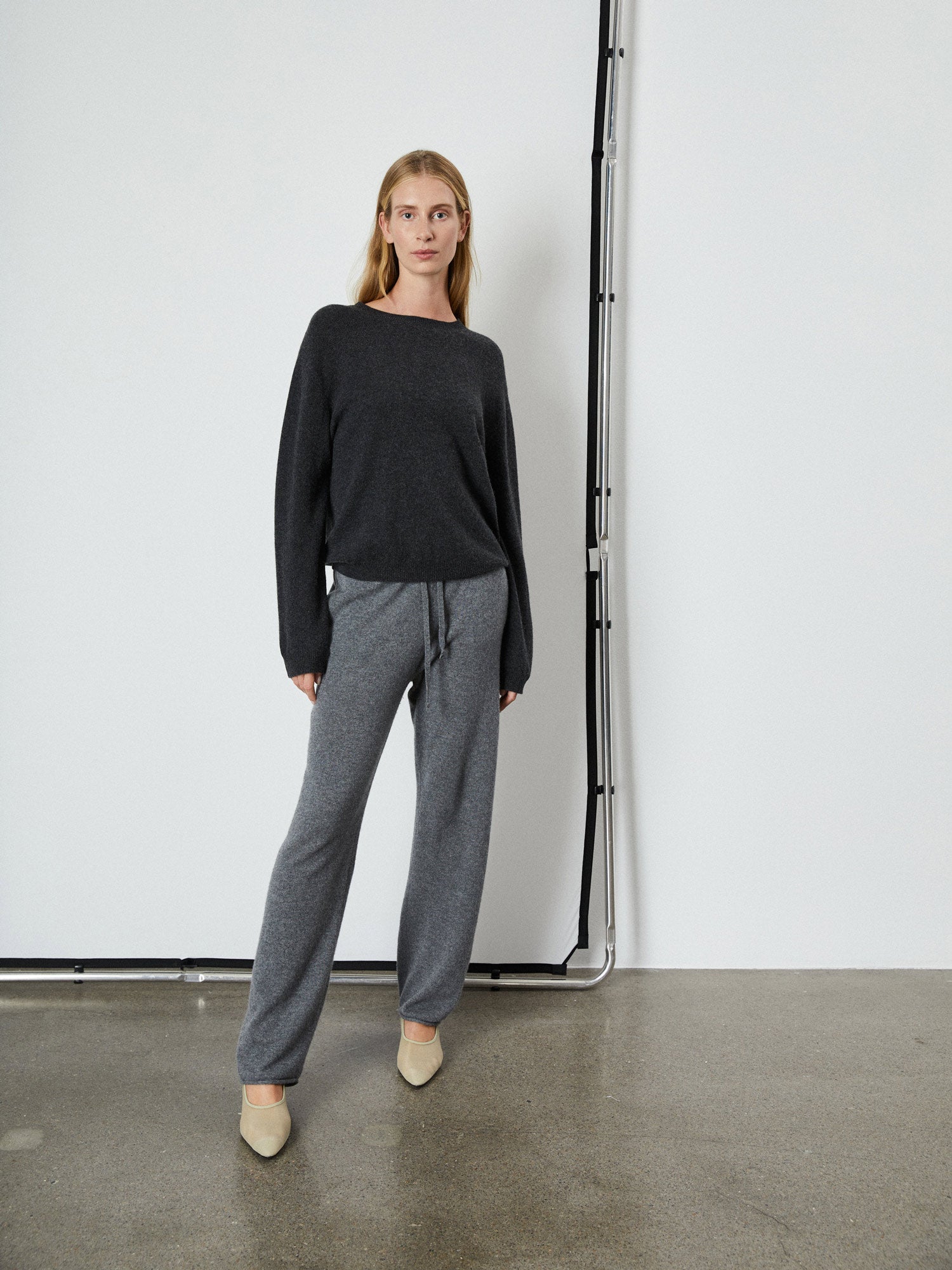 Women's Dark Grey 100% Wool Knitted Jersey Flared Fluid Floor